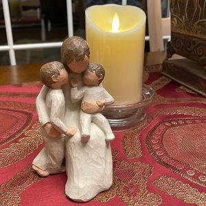 Willow Tree “Quietly”.figurine of a mother and her two children. Like new